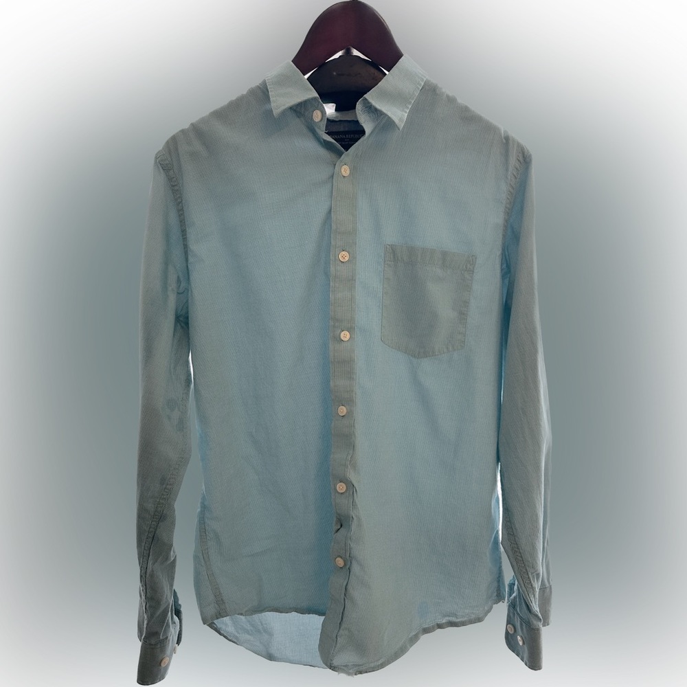 Men’s L Banana Republic, soft wash, slim-fit button down shirt.
